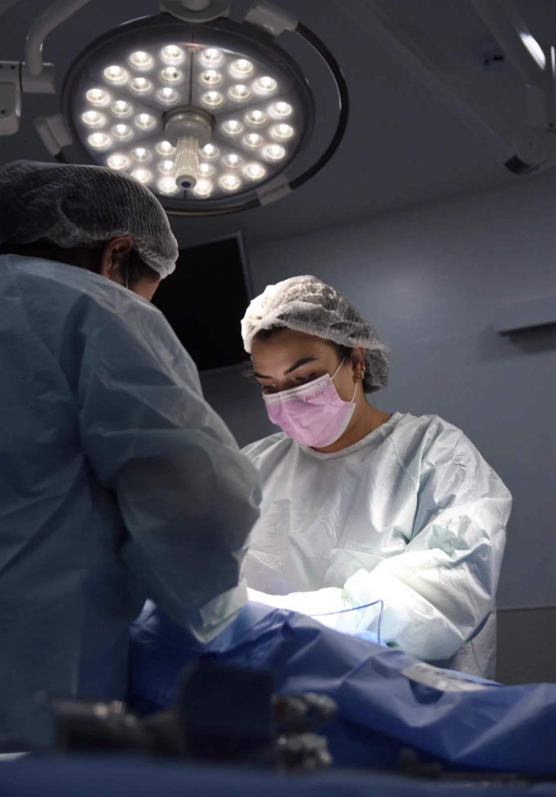 Dra. Ana Laura em procedimento cirÃºrgico